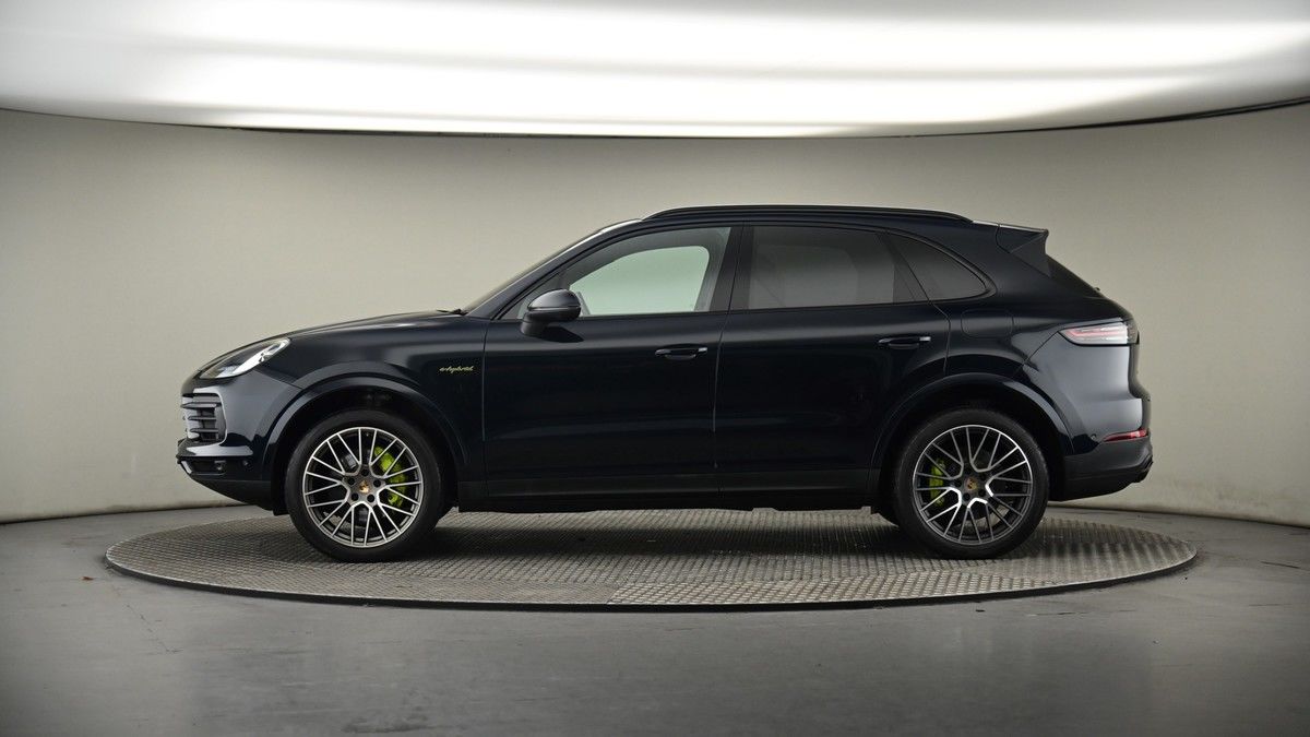 Porsche Cayenne Image 19