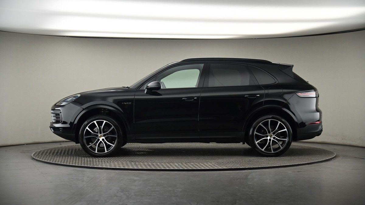 Porsche Cayenne Image 19