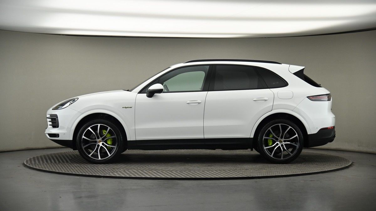 Porsche Cayenne Image 19