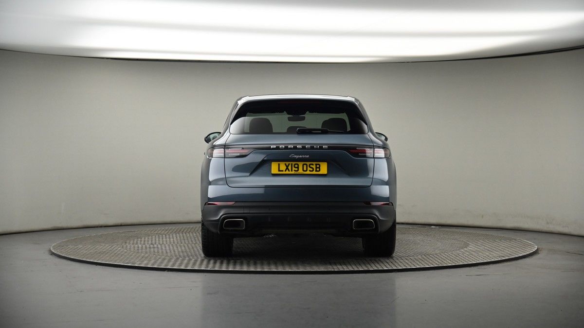 Porsche Cayenne Image 17