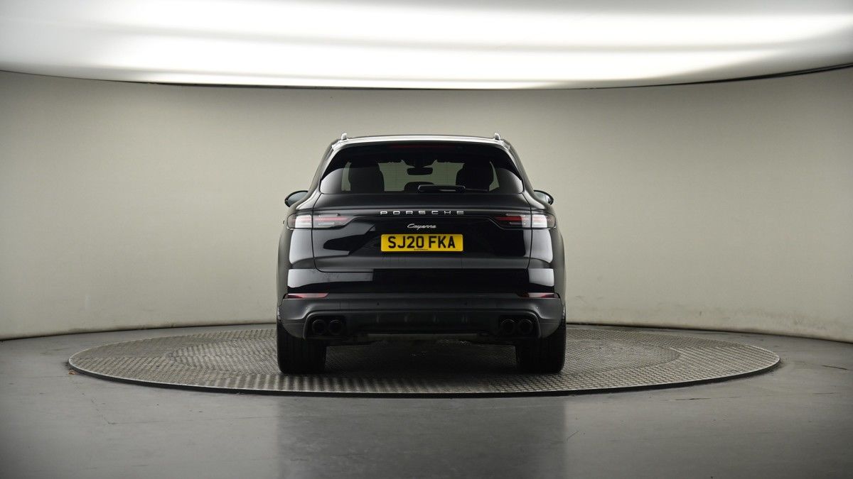 Porsche Cayenne Image 17