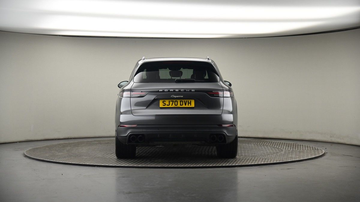 Porsche Cayenne Image 17