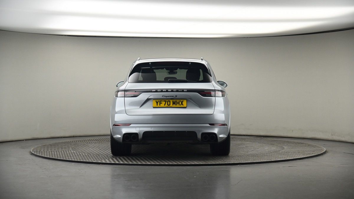 Porsche Cayenne Image 17