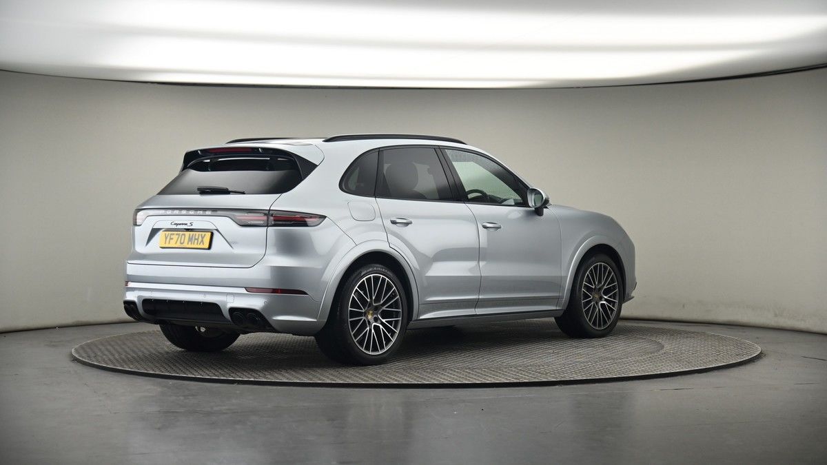 Porsche Cayenne Image 7