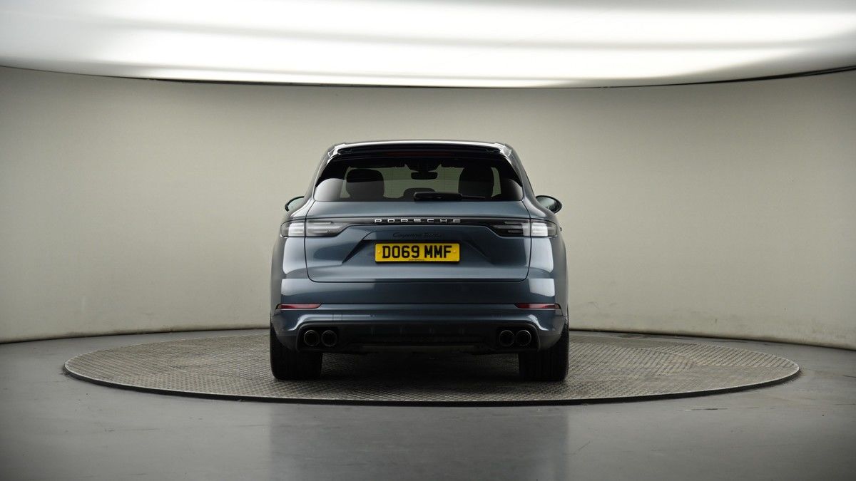 Porsche Cayenne Image 17