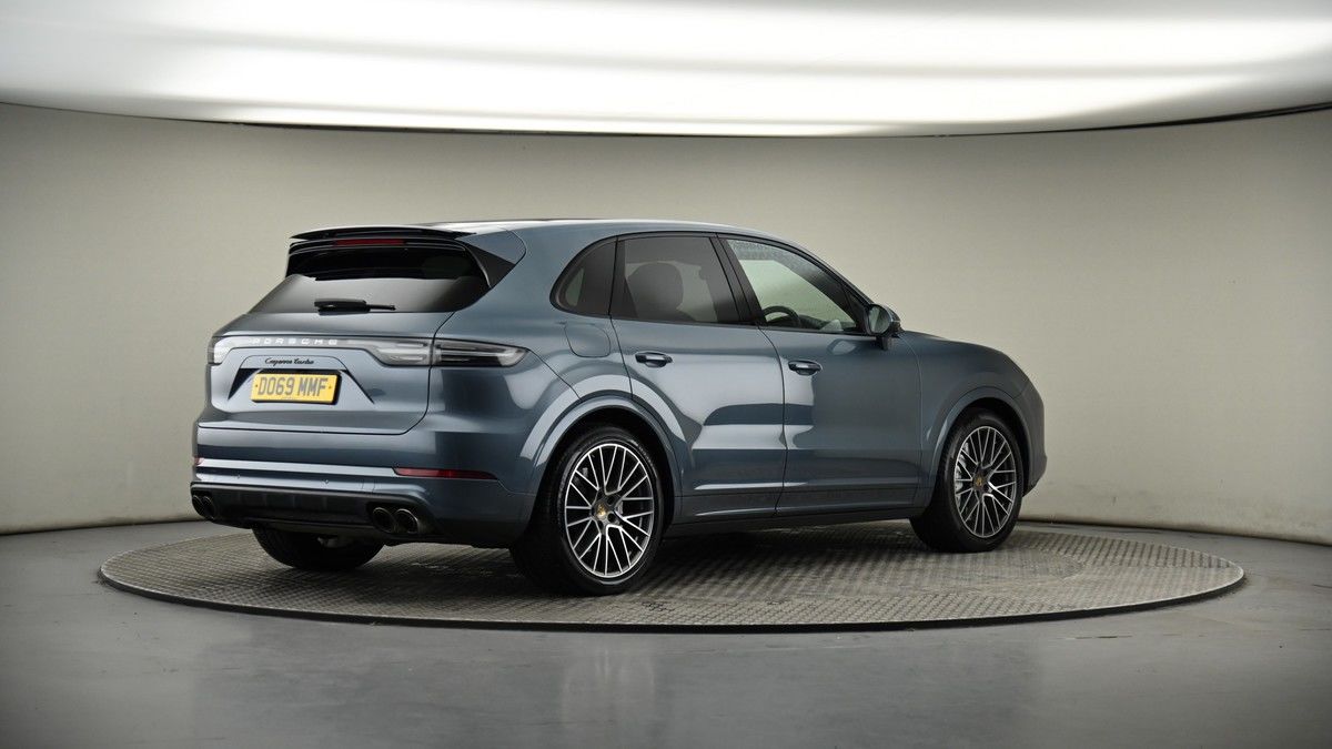 Porsche Cayenne Image 7