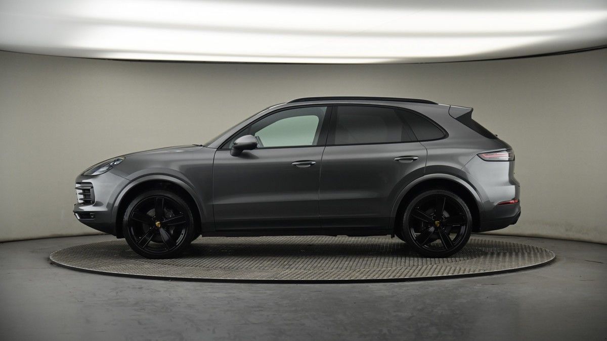 Porsche Cayenne Image 19