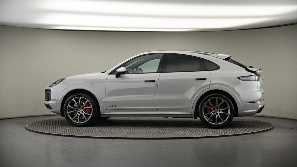 More views of Porsche Cayenne