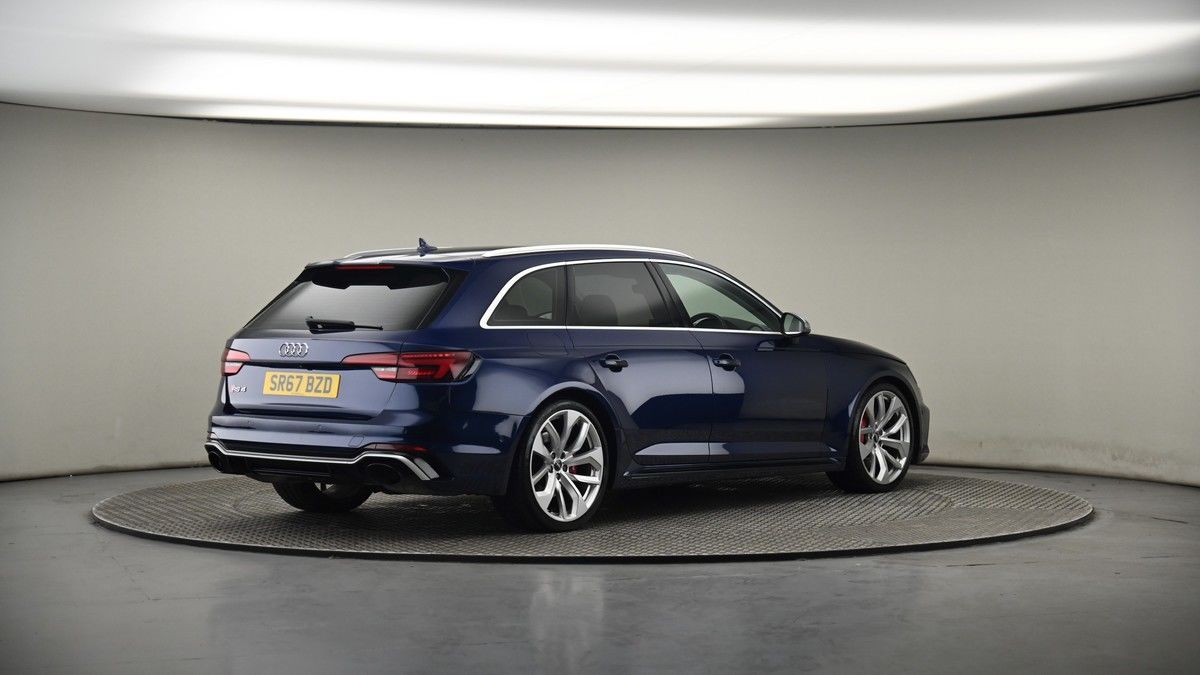 Audi RS4 Avant Image 7