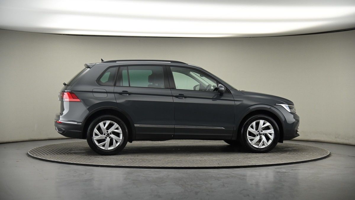 More views of Volkswagen Tiguan