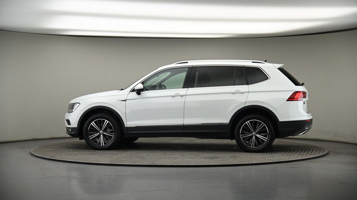 More views of Volkswagen Tiguan Allspace