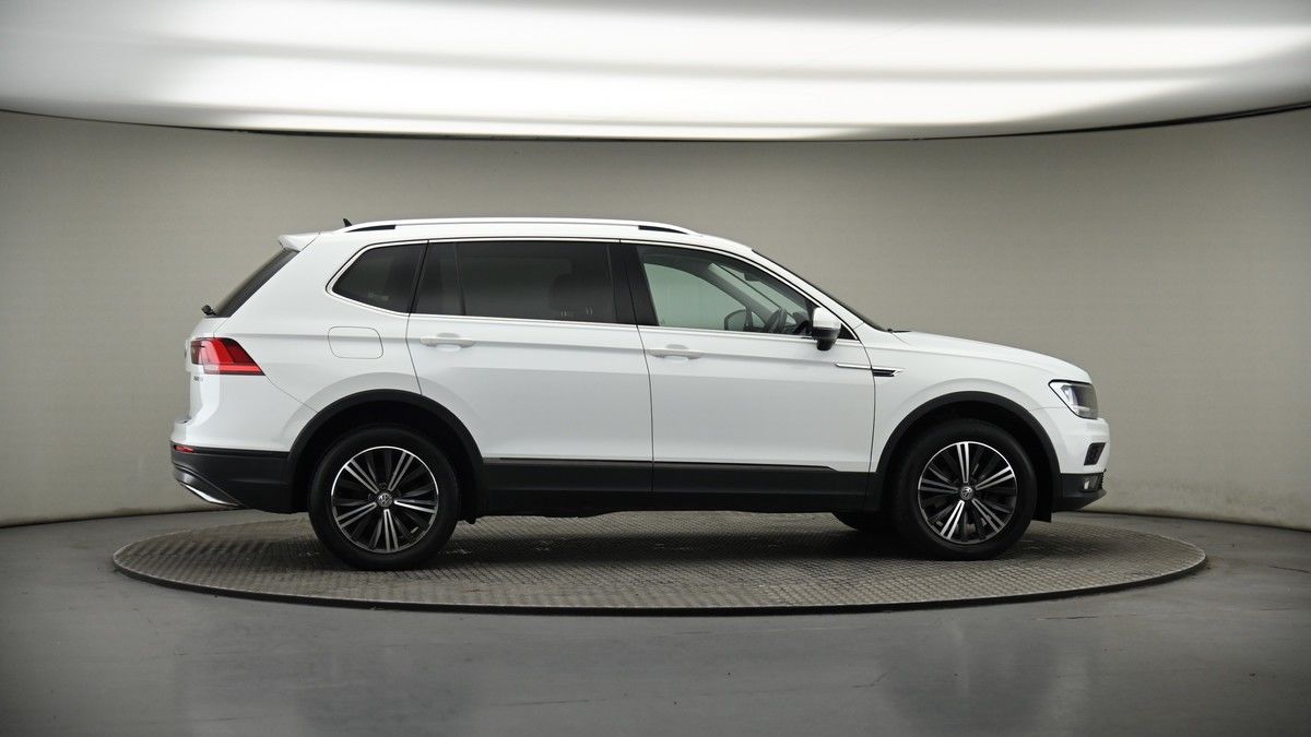 More views of Volkswagen Tiguan Allspace