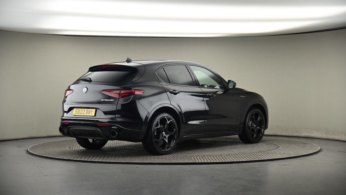 Alfa Romeo Stelvio Image 7