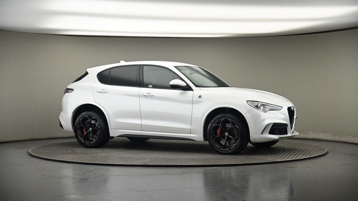 Alfa Romeo Stelvio Image 6