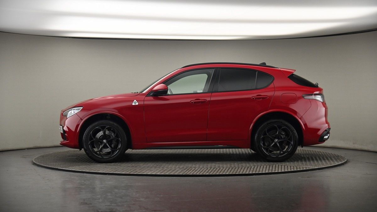 Alfa Romeo Stelvio Image 19