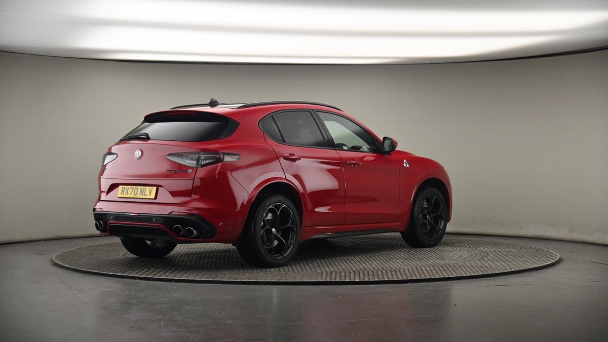 Alfa Romeo Stelvio Image 7