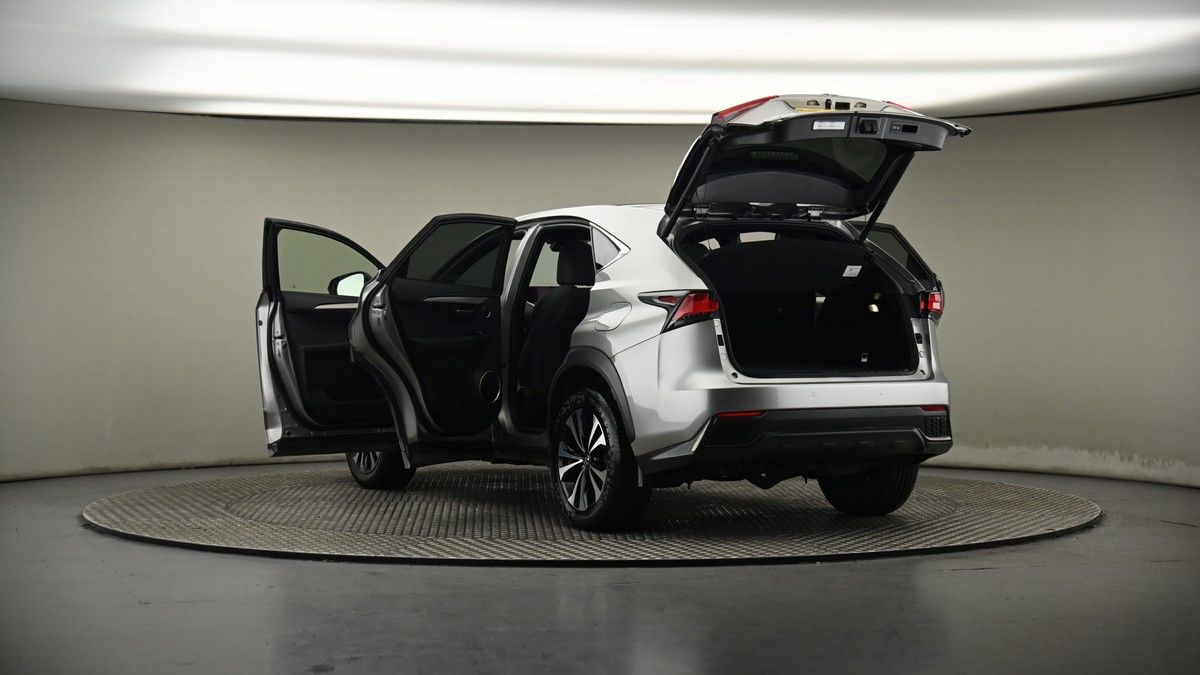 Lexus NX 300h Image 8