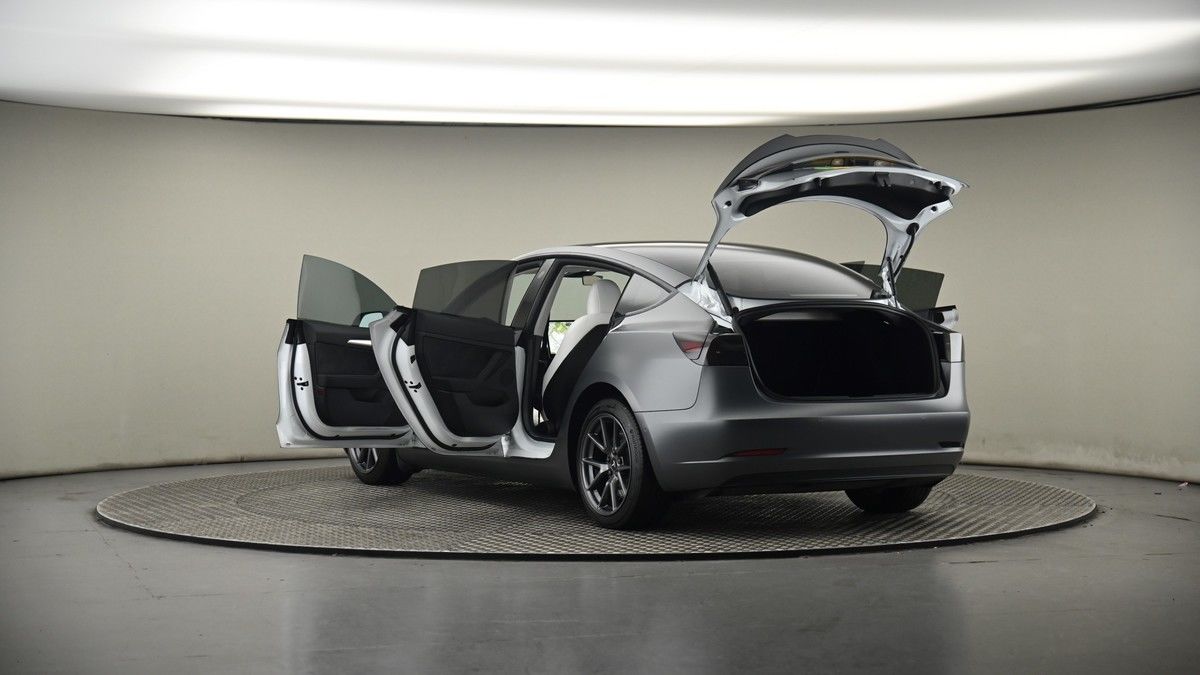 Tesla Model 3 Image 8