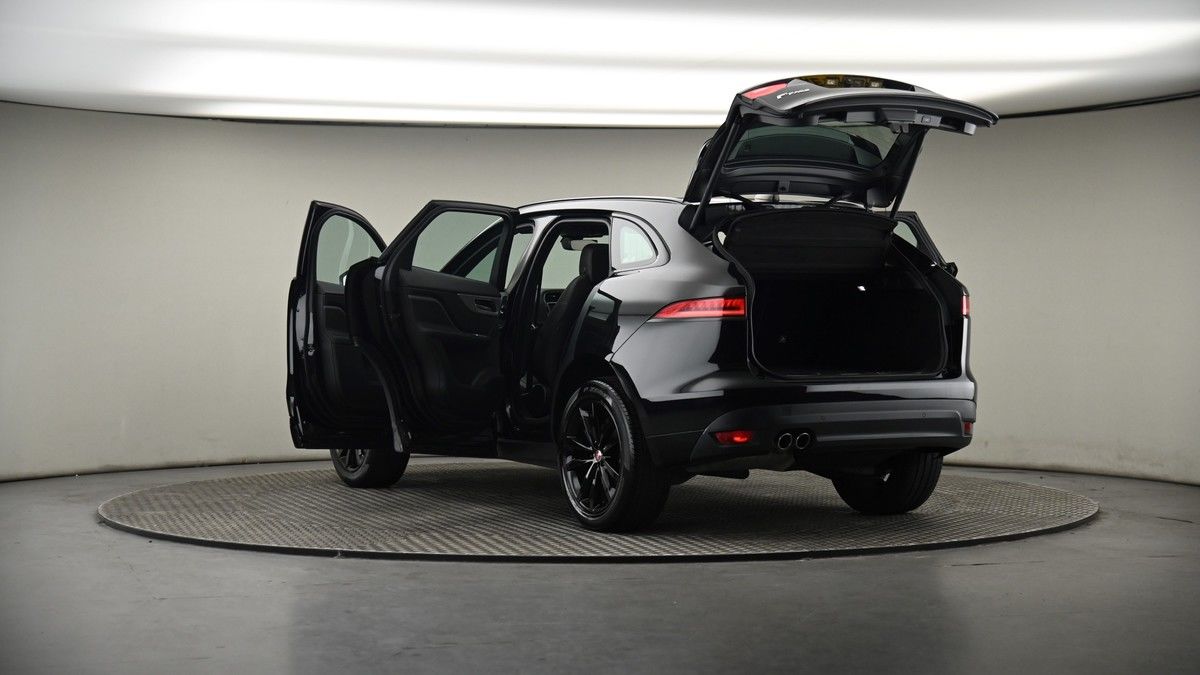 Jaguar F-PACE Image 8