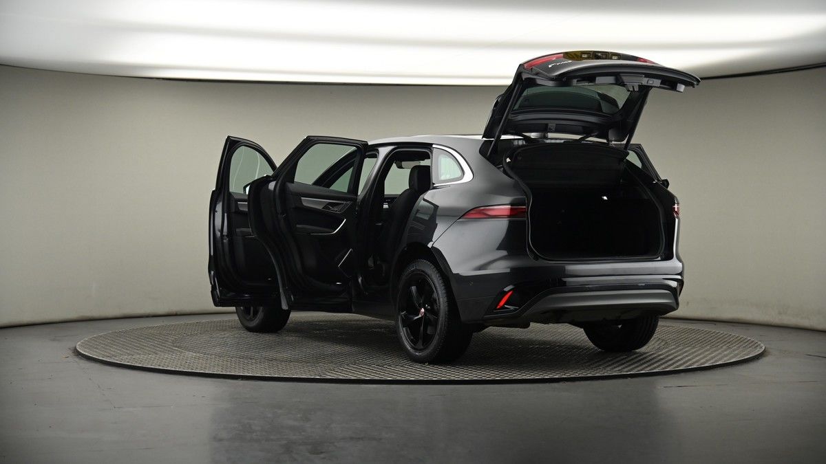 Jaguar F-PACE Image 8