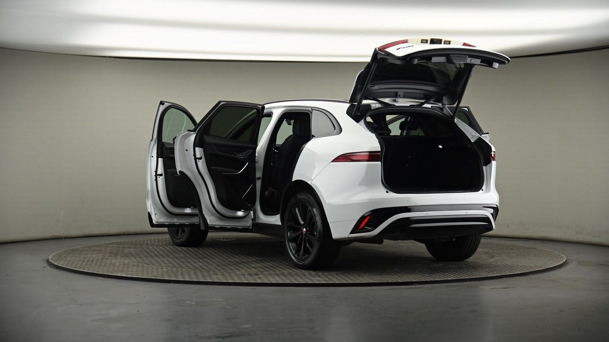 Jaguar F-PACE Image 8