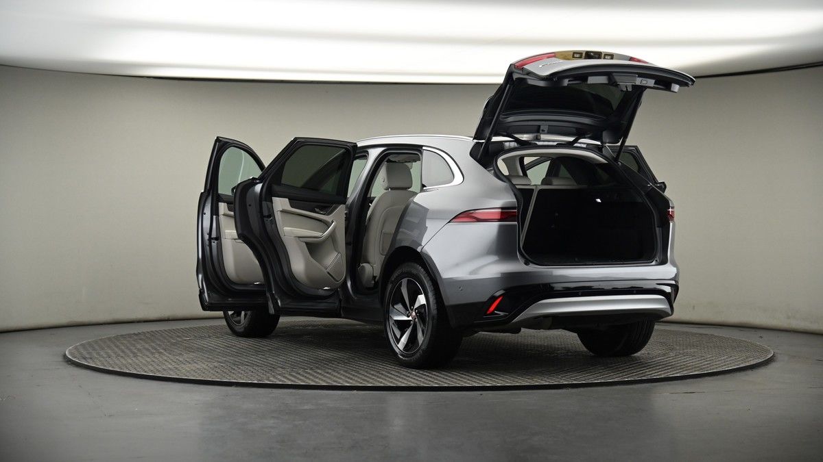 Jaguar F-PACE Image 8