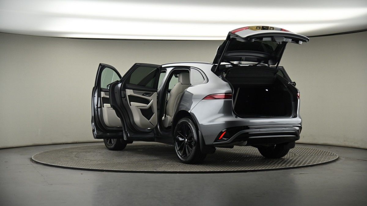 Jaguar F-PACE Image 8