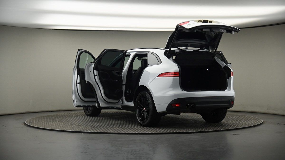 Jaguar F-PACE Image 8