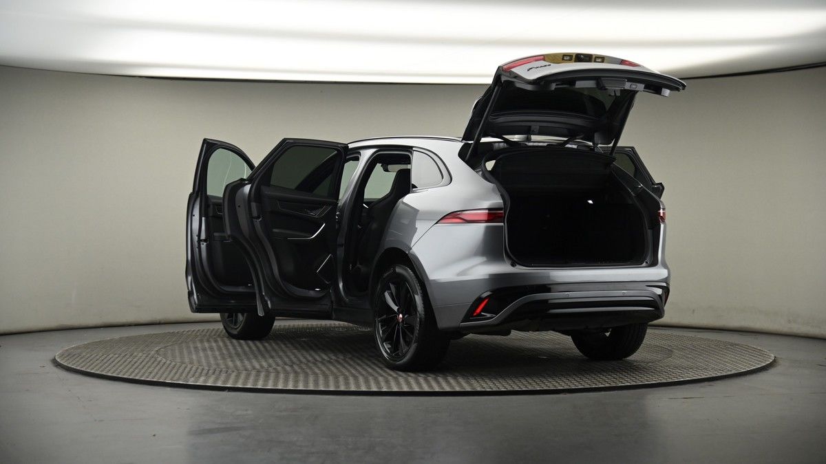 Jaguar F-PACE Image 8