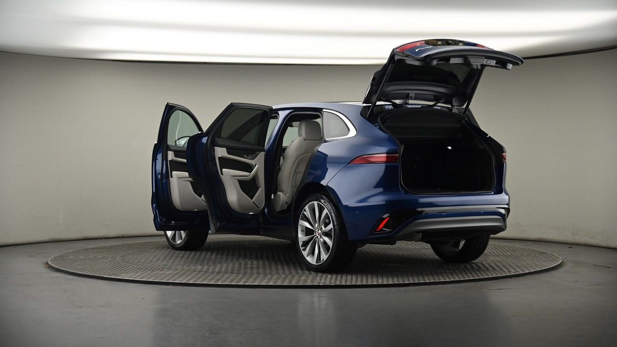 Jaguar F-PACE Image 8