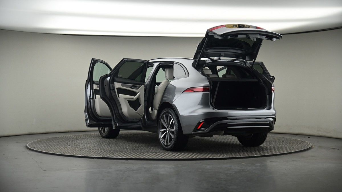 Jaguar F-PACE Image 8