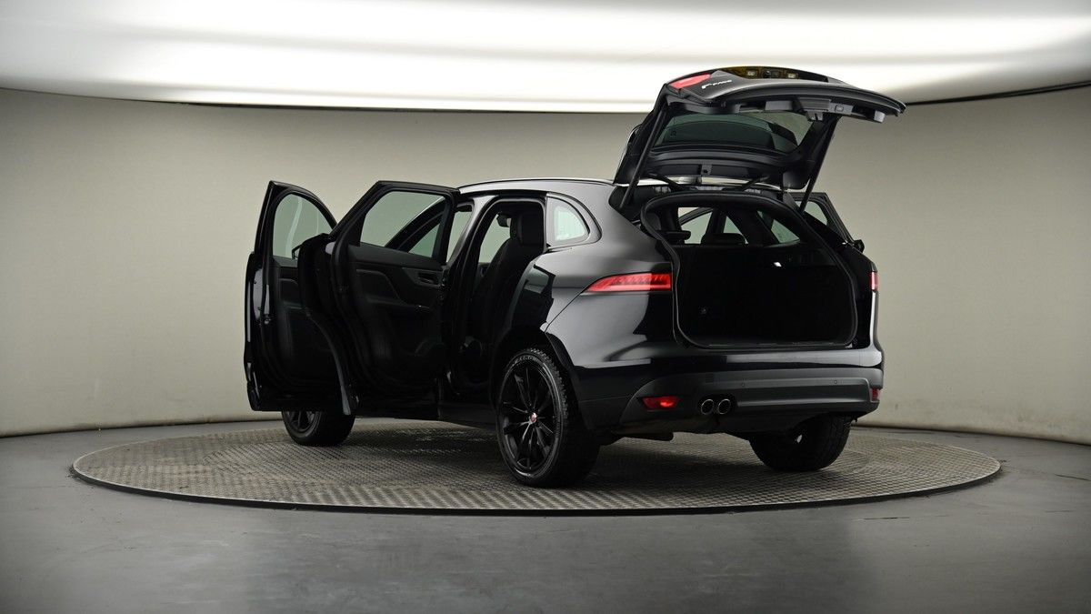 Jaguar F-PACE Image 8