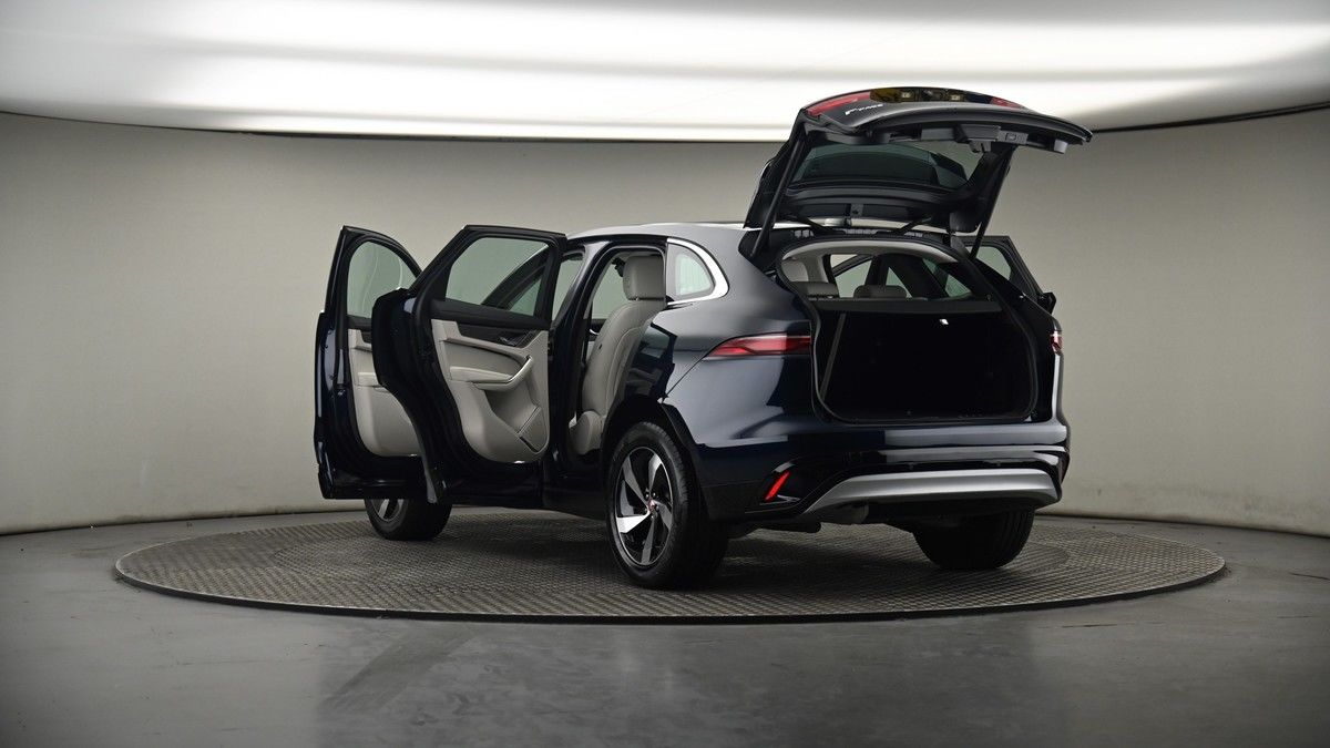 Jaguar F-PACE Image 8