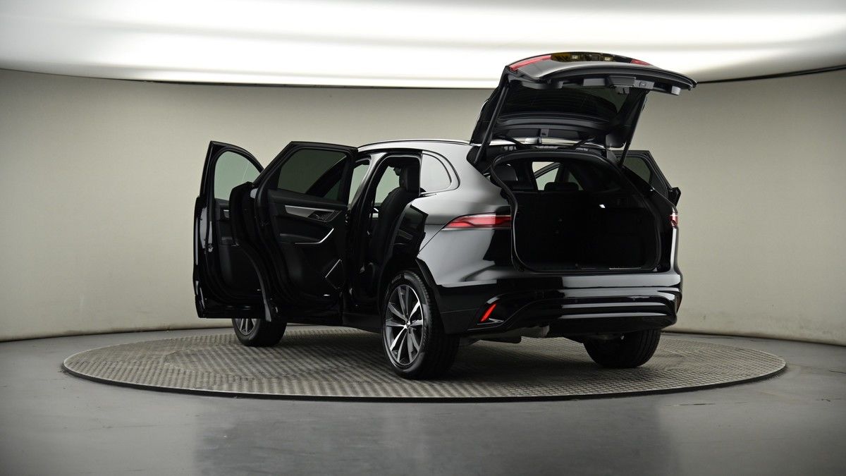 Jaguar F-PACE Image 8