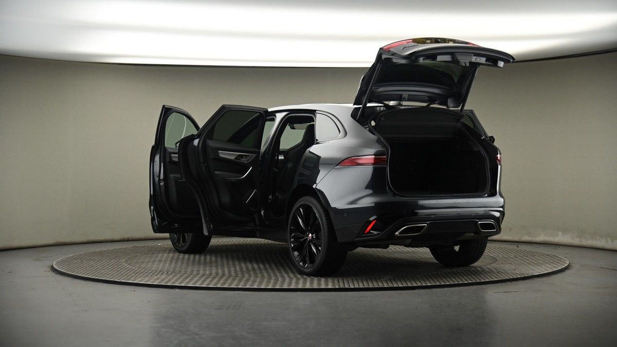 Jaguar F-PACE Image 8