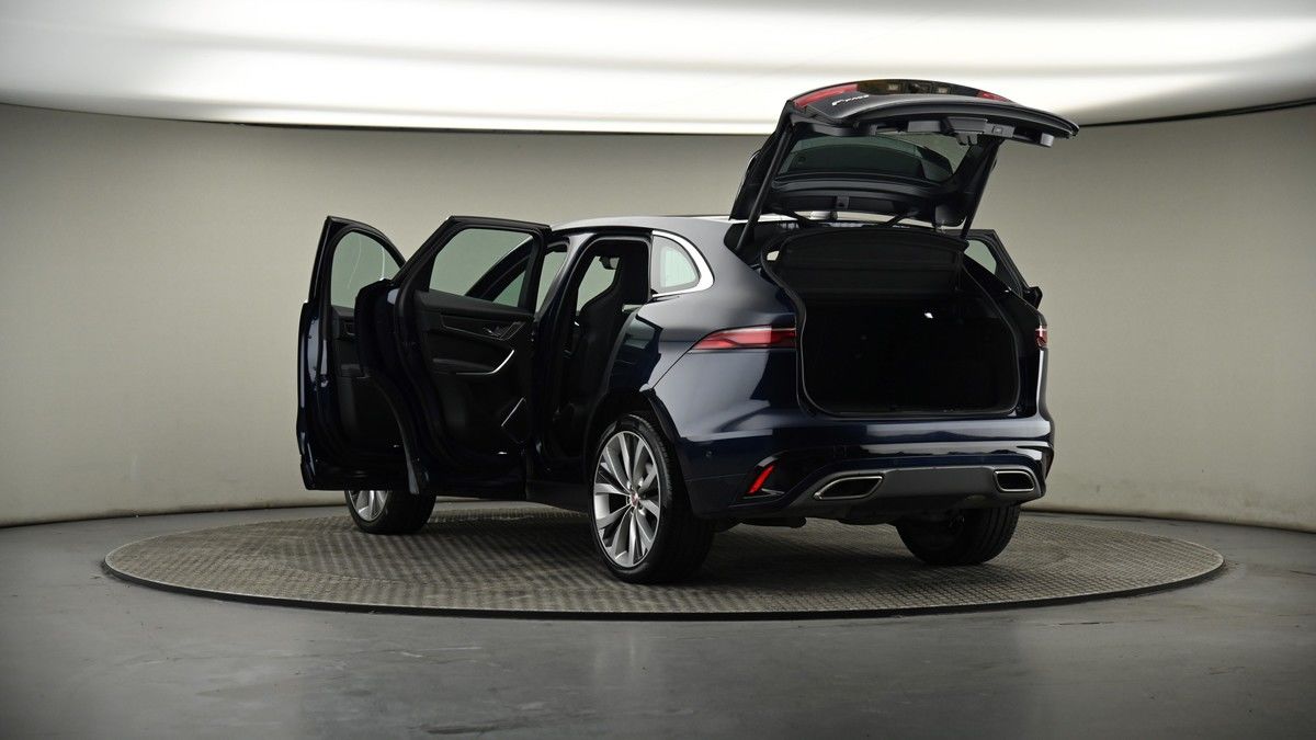 Jaguar F-PACE Image 8