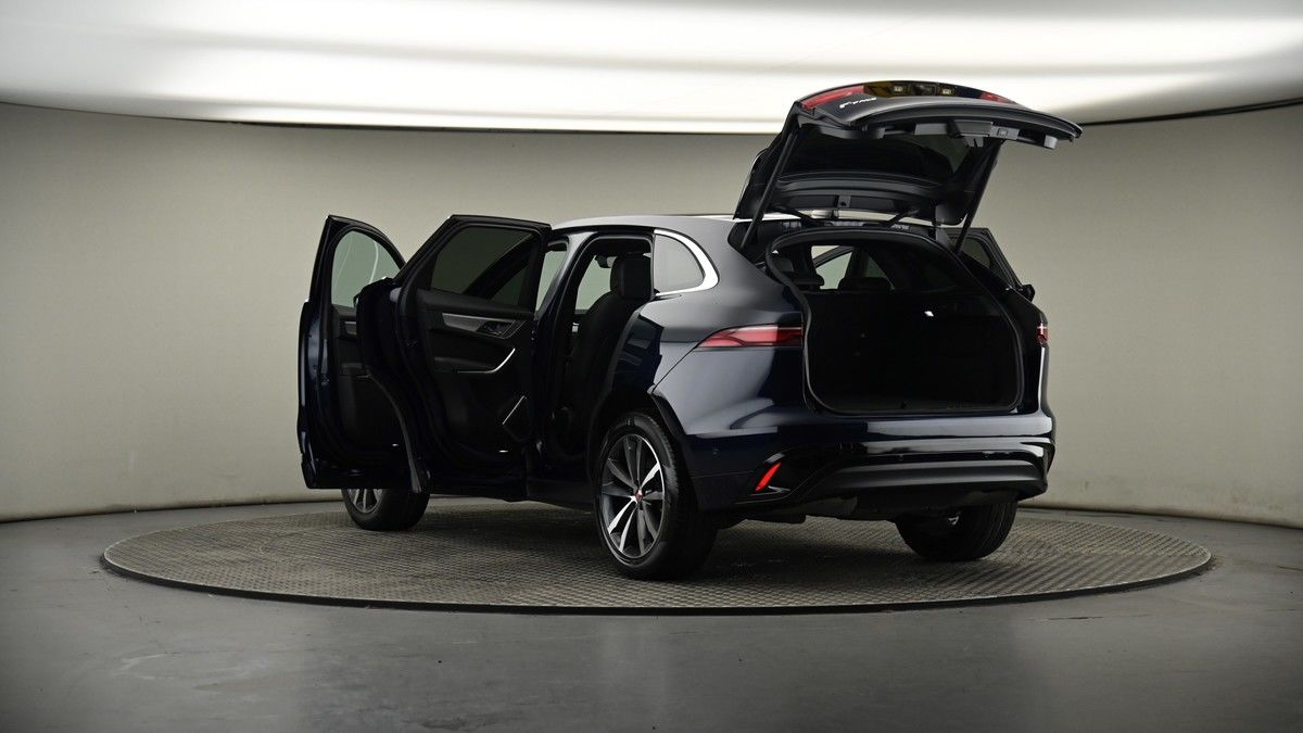 Jaguar F-PACE Image 8