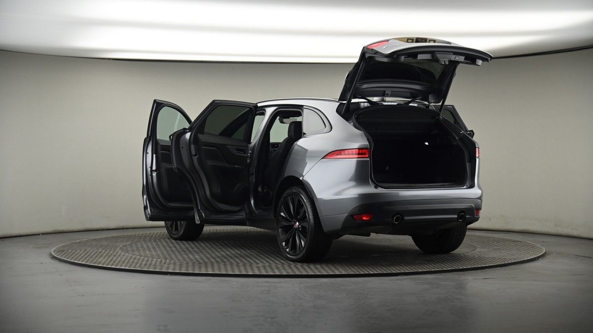 Jaguar F-PACE Image 8