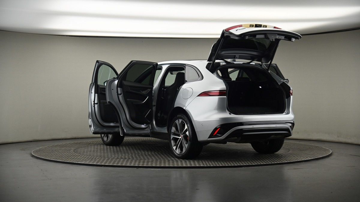 Jaguar F-PACE Image 8