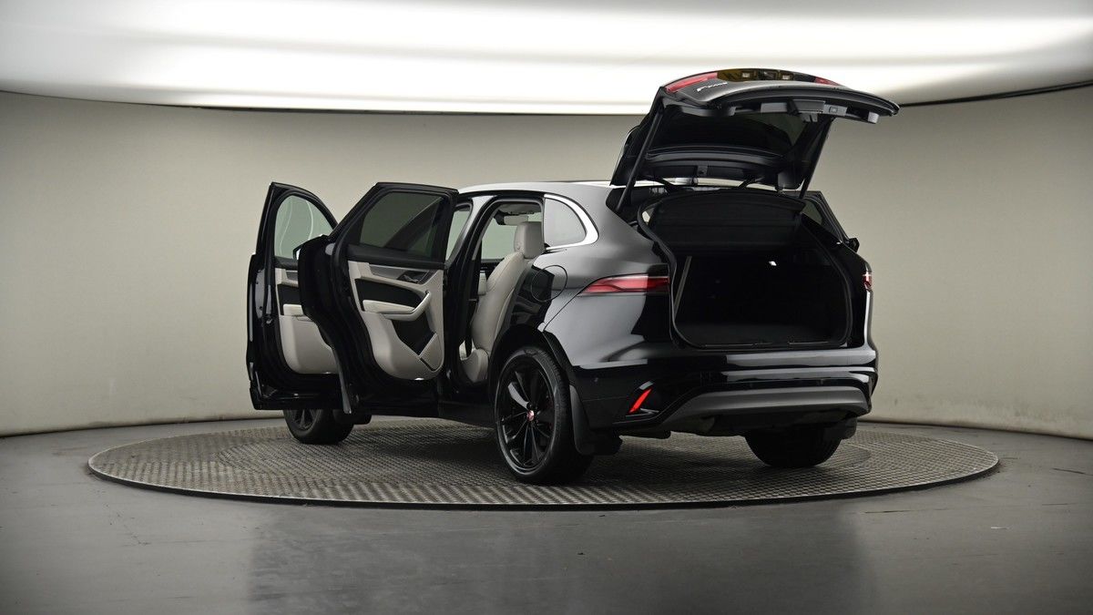 Jaguar F-PACE Image 8