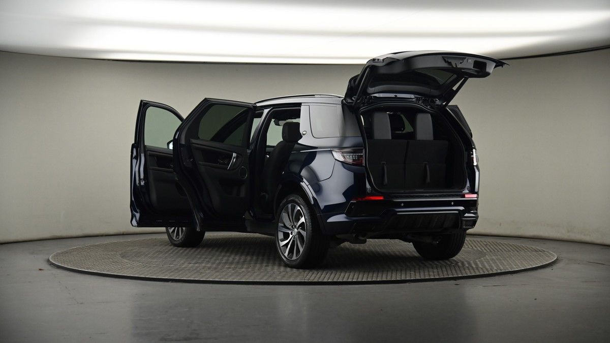 Land Rover Discovery Sport Image 8