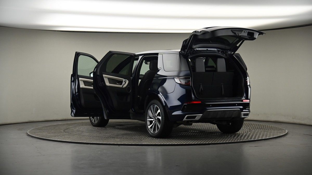 Land Rover Discovery Sport Image 8