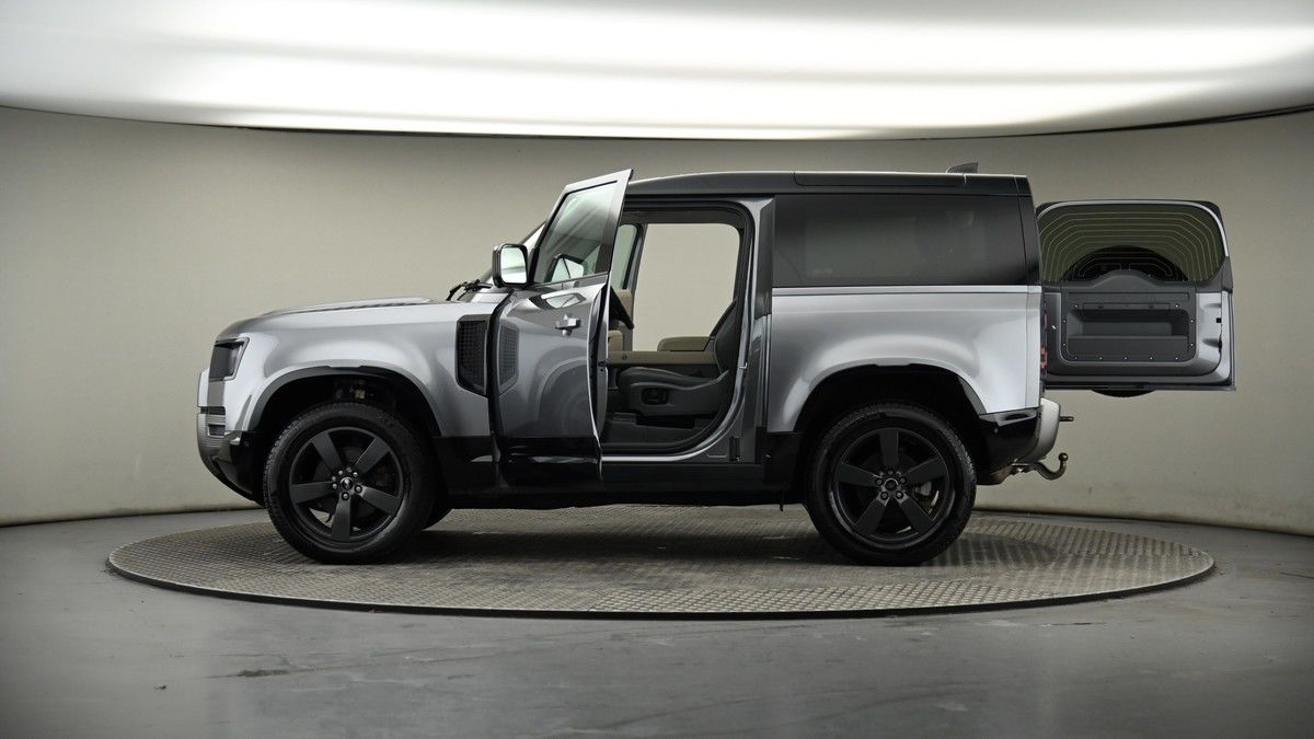 More views of Land Rover Defender 90