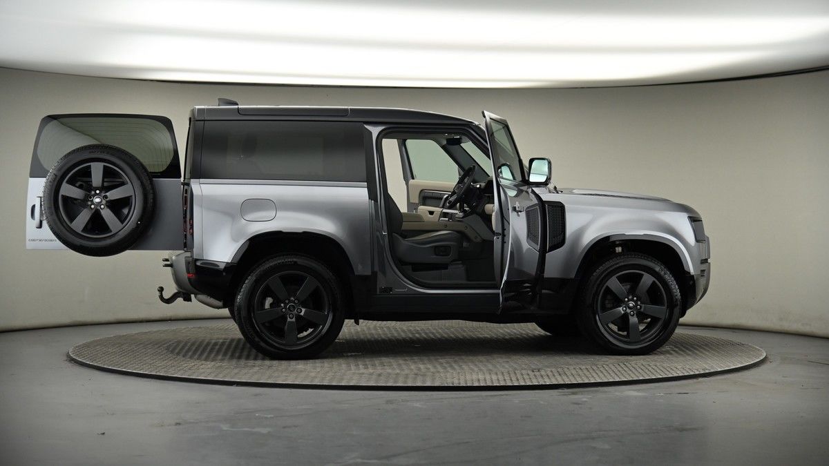 More views of Land Rover Defender 90