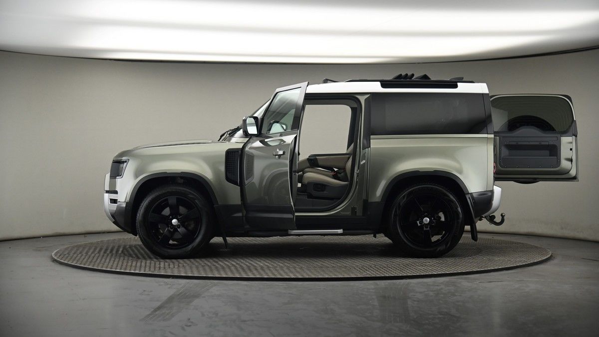 More views of Land Rover Defender 90