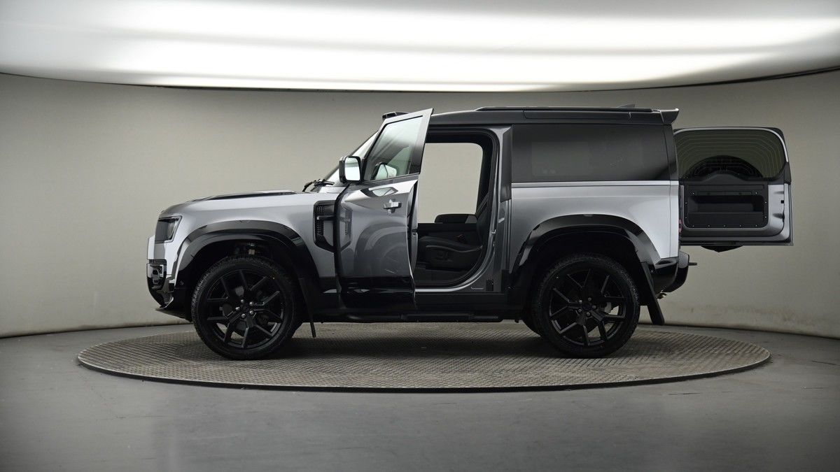 More views of Land Rover Defender 90