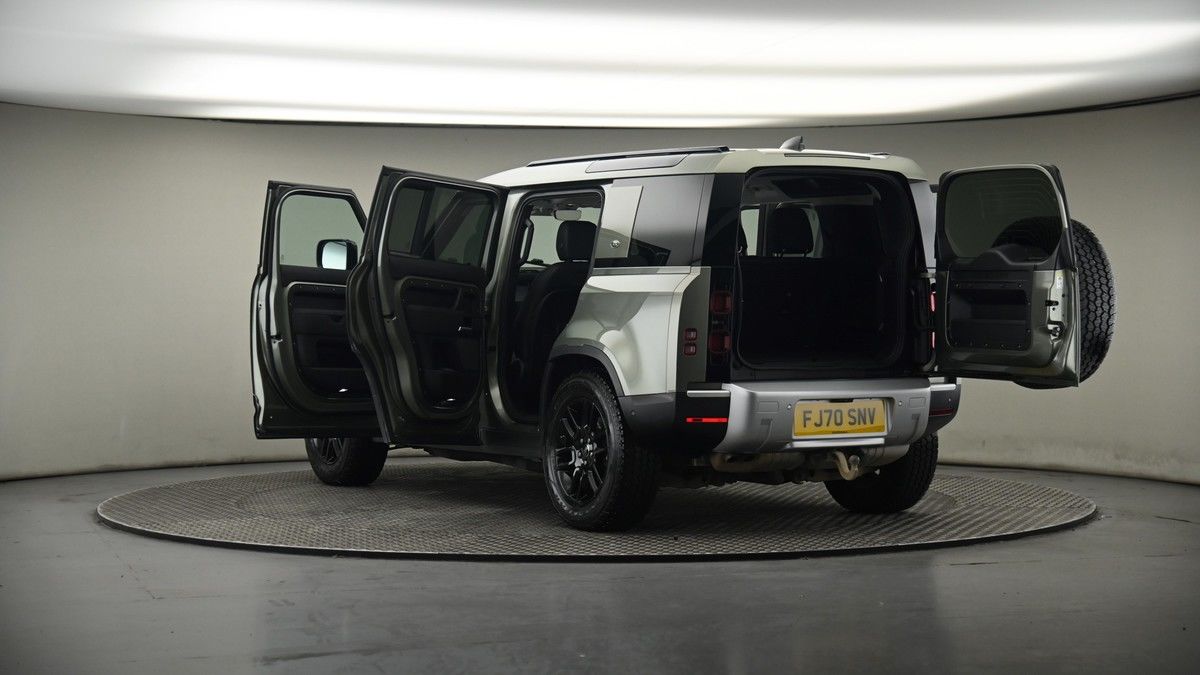 Land Rover Defender 110 Image 8