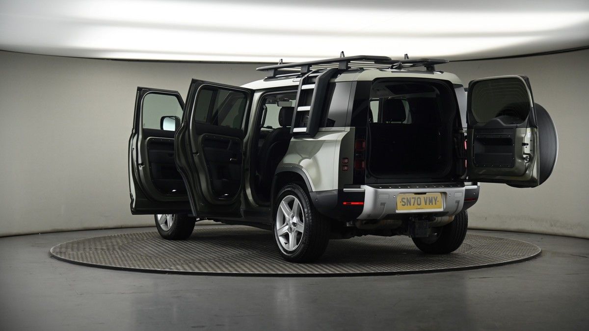 Land Rover Defender 110 Image 8