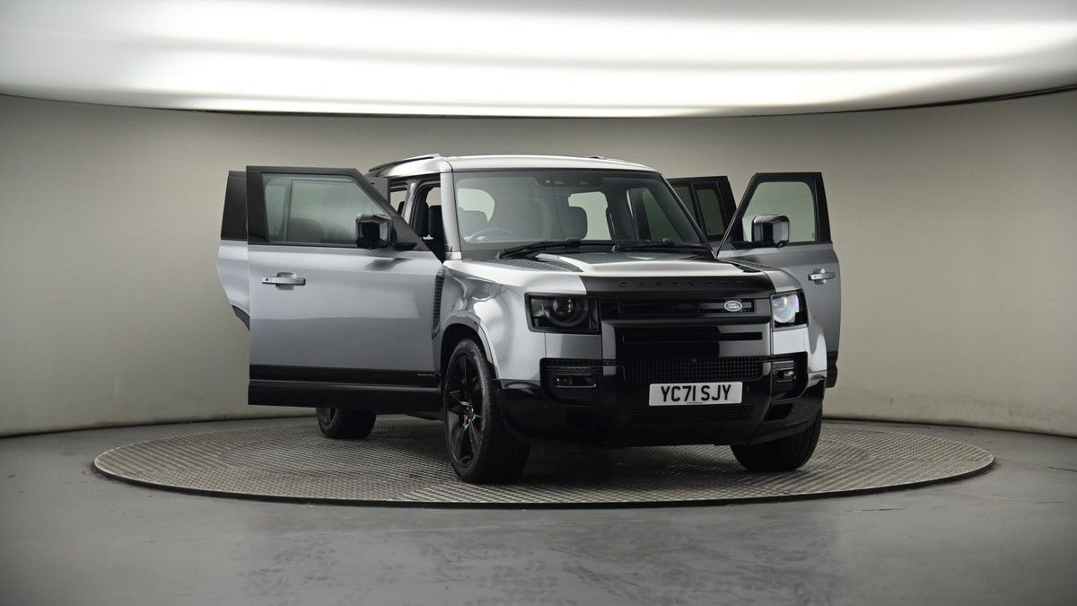 More views of Land Rover Defender 110