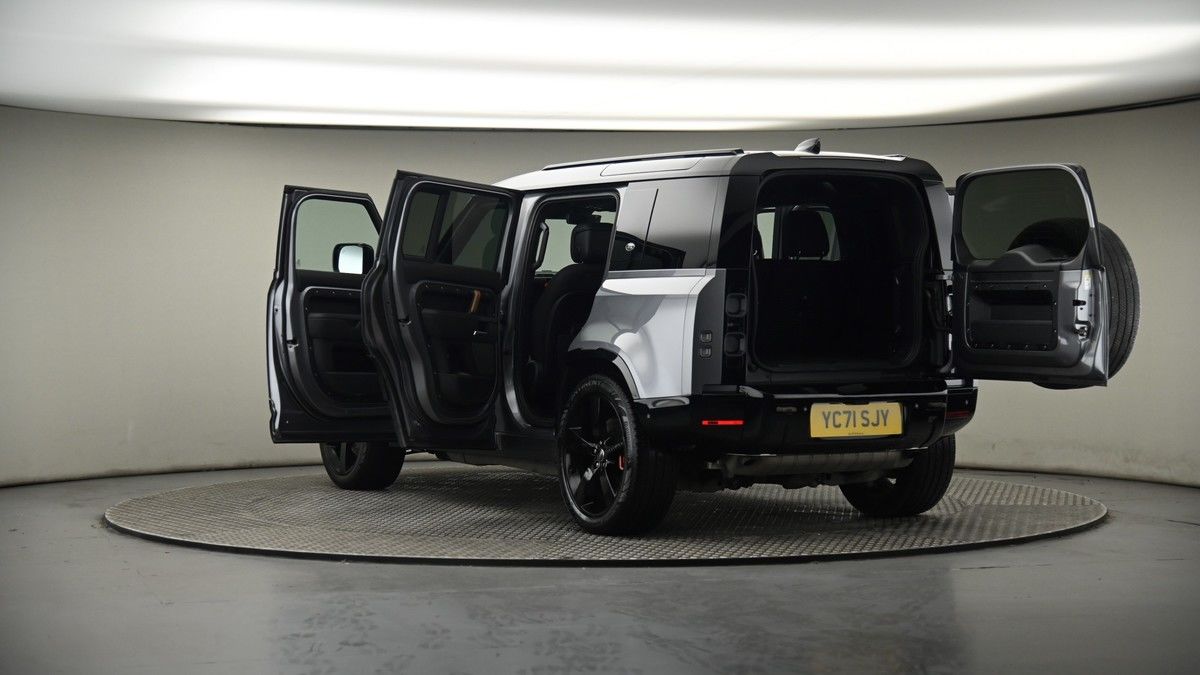 Land Rover Defender 110 Image 8